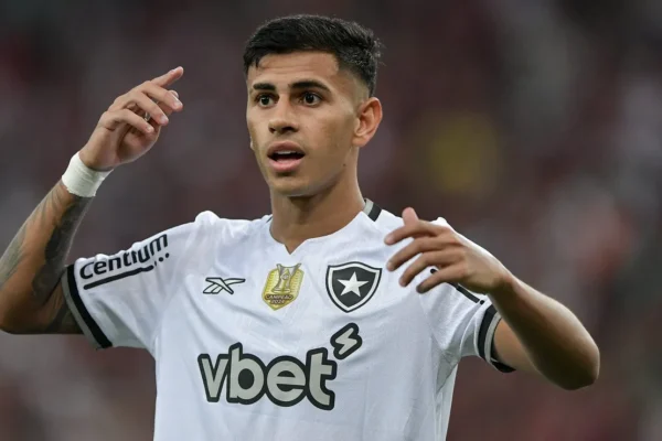 David Ricardo abre porta para volta ao Botafogo: ‘Minha história não acabou’