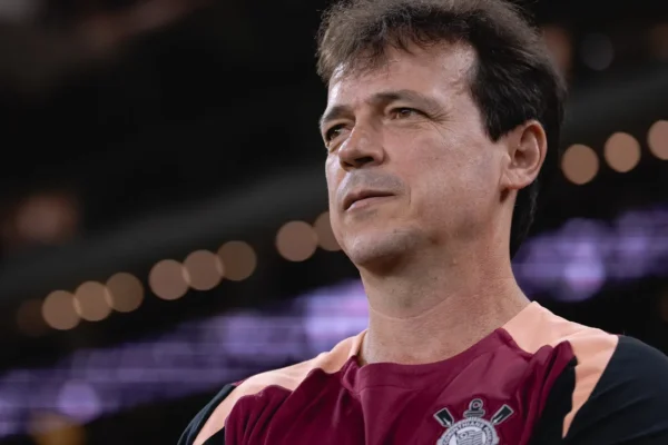 Diniz celebra vitória do Corinthians e projeta pausa da Copa: ‘Tempo para ajustes’