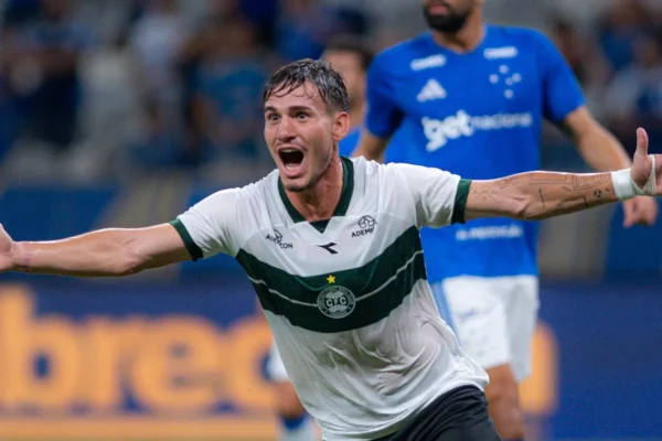 Joaquín Lavega brilha no Coritiba e vira vice-artilheiro do time