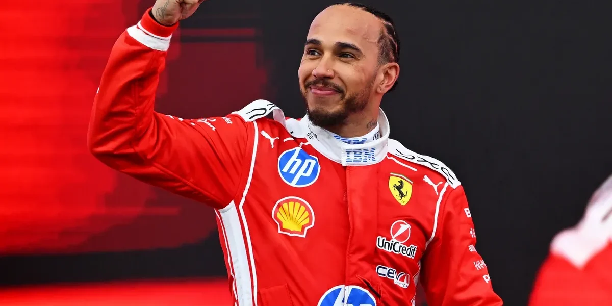 Hamilton prova que menos é mais: sem simulador, voa na Ferrari