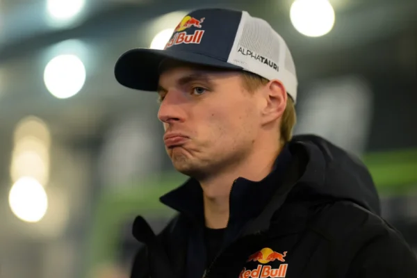 Verstappen lamenta pane a 3h do fim nas 24 Horas de Nurburgring: “Final frustrante”