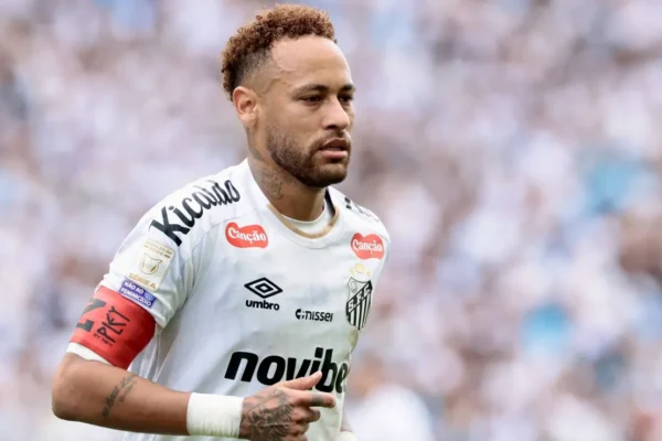 Neymar deixa futuro no Santos em suspense antes da Copa