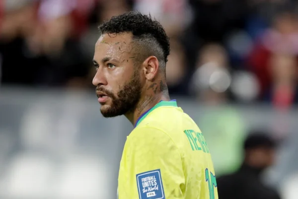 Romário cobra atitude: Neymar precisa liderar o Brasil na Copa