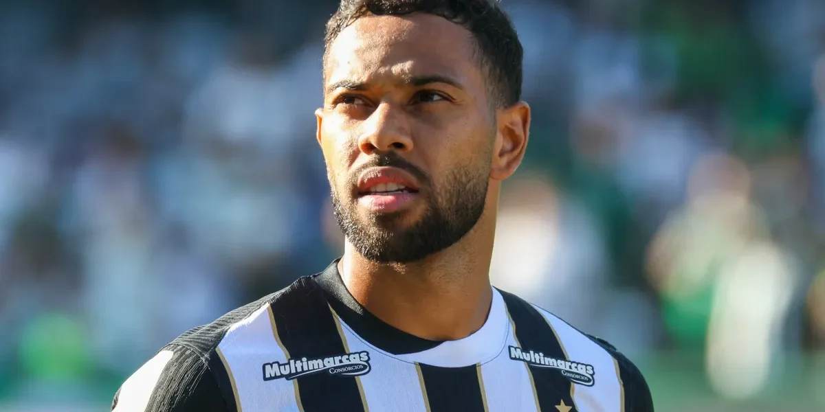 Alerta no Galo: 5 jogadores pendurados para o clássico contra o Cruzeiro