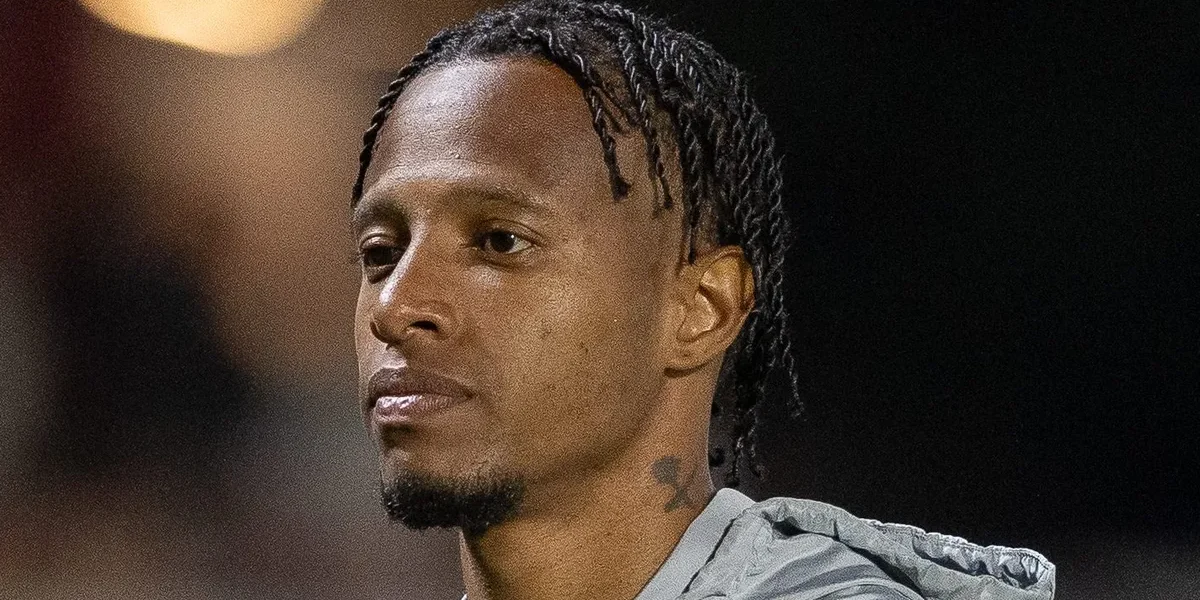Torcida do Vasco pressiona Tchê Tchê, e Renato Gaúcho age nos bastidores durante parada da Copa