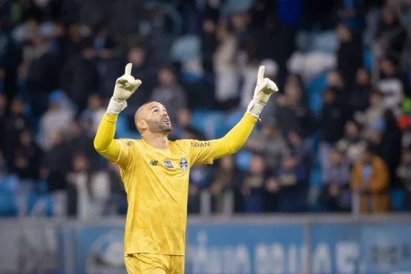 Weverton exalta torcida do Grêmio e comemora vaga na Copa do Mundo