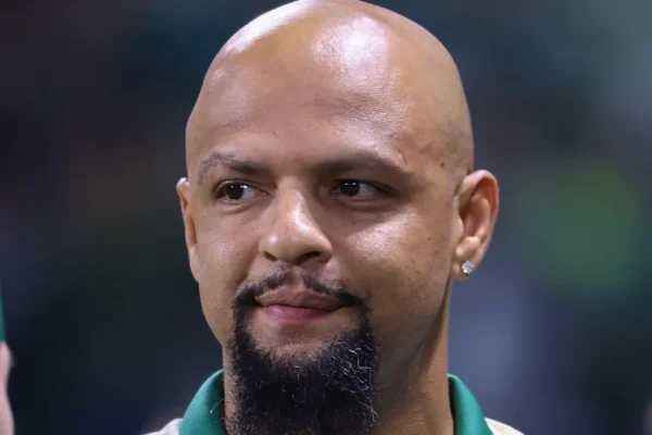 Felipe Melo sai em defesa de Rayan e detona atacante japonês: ‘Isso sim é soberba’