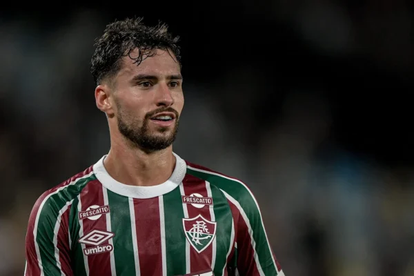 Fluminense segura Martinelli: diretoria não abre mão do volante na janela