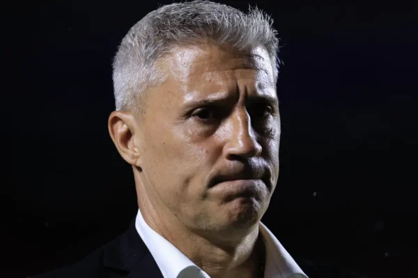 Vasco desiste de Hernán Crespo e acelera caça por técnico gringo na Copa