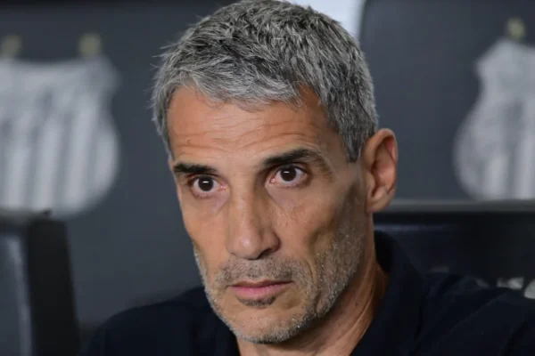 Vojvoda encaminhado para o Racing (ARG) a meses de ser demitido do Santos