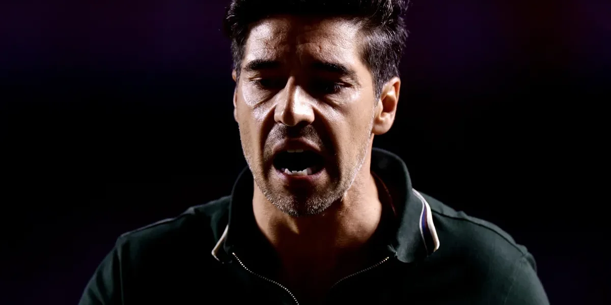 Abel Ferreira cita Flamengo para criticar arbitragem após polêmica do Palmeiras