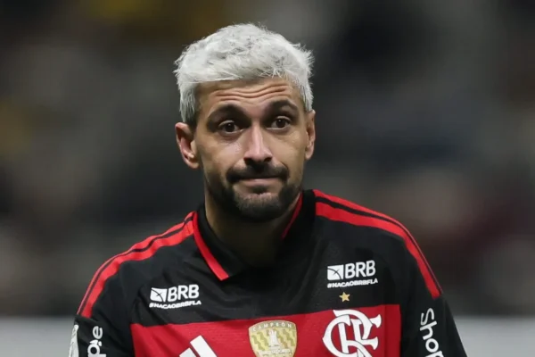 Lesão de Arrascaeta preocupa até presidente do Uruguai, mas esperança segue viva