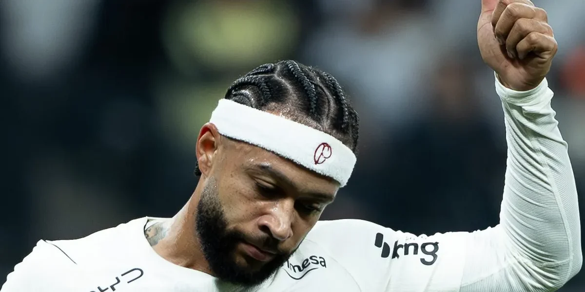 Corinthians garante Memphis Depay; acordo será selado após Copa