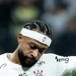 Corinthians garante Memphis Depay; acordo será selado após Copa