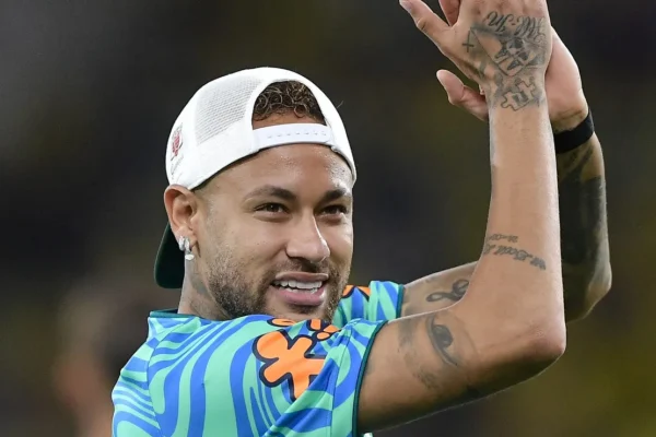 Neymar ganha ‘lan house’ exclusiva e fica isolado em amistoso contra o Egito