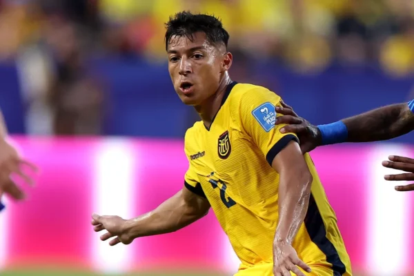 Alan Franco na lateral? Torcida do Equador explode contra improvisação
