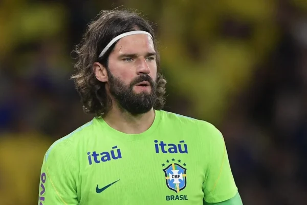 Trajano rebate críticas a Alisson: ‘Perseguição sem sentido’