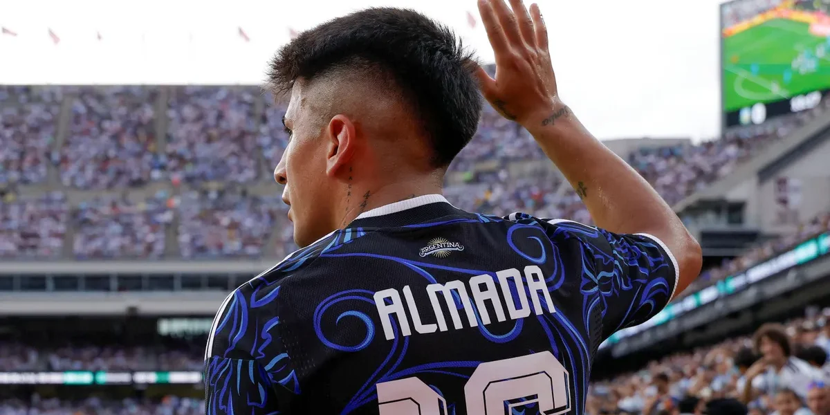 Thiago Almada: futuro incerto e Flamengo na jogada após Copa