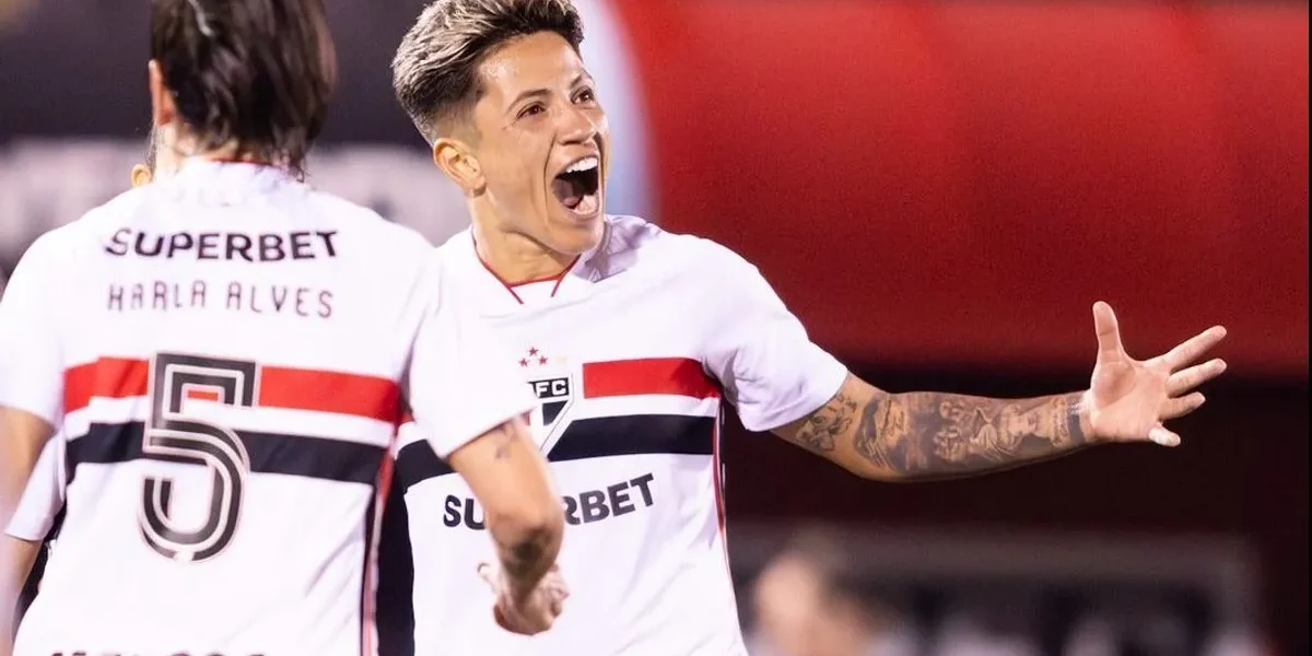 Bia Menezes: resiliência e superação no futebol feminino