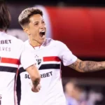 Bia Menezes: resiliência e superação no futebol feminino
