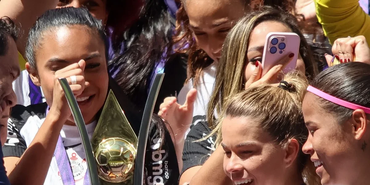 Corinthians acerta direitos de imagem do feminino, mas dívidas seguem