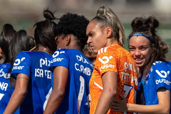 Cruzeiro feminino em crise: seis atletas com lesão de LCA e 20% do elenco no DM