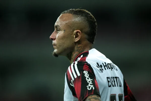Flamengo não renova com Cebolinha e salário trava volta ao Grêmio