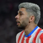 Enciso volta a treinar e pode tirar vaga de Maurício, do Palmeiras, na estreia do Paraguai