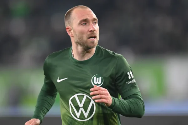 Eriksen desmaia de novo e Dinamarca solta comunicado urgente