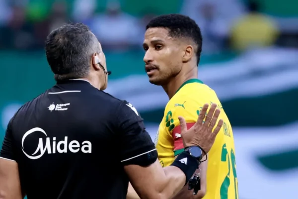 Áudio do VAR revela: entenda o gol anulado e o pênalti em Palmeiras x Chapecoense
