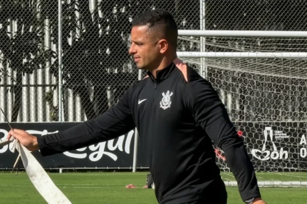 Corinthians fecha com Marlon Muniz, ex-Vasco, para reforçar preparação física