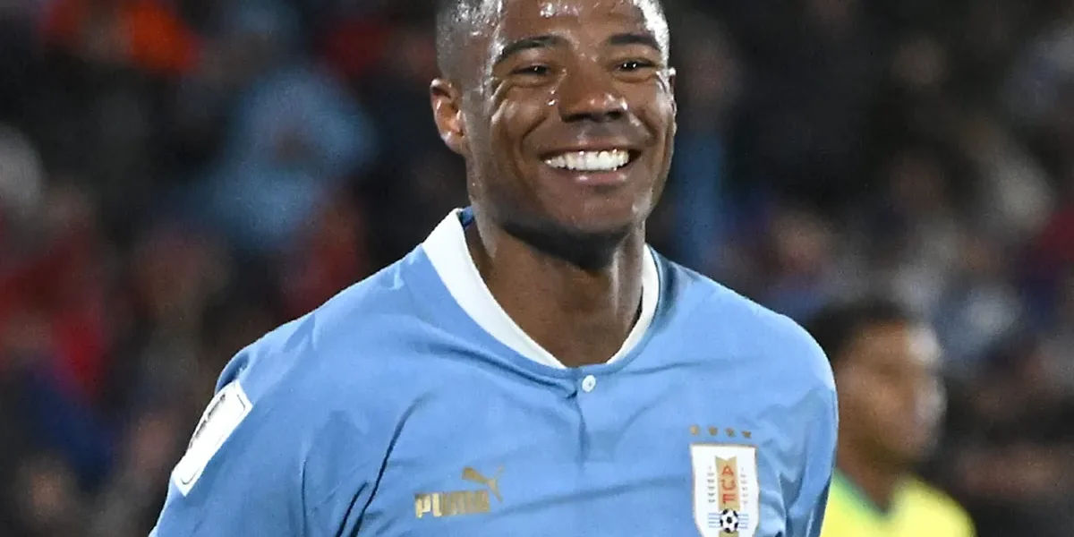 De La Cruz brilha na estreia do Uruguai e jornal o exalta: ‘Causou grande impacto’