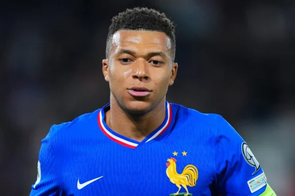 Dembélé sai em defesa de Mbappé: críticas exageradas antes da Copa