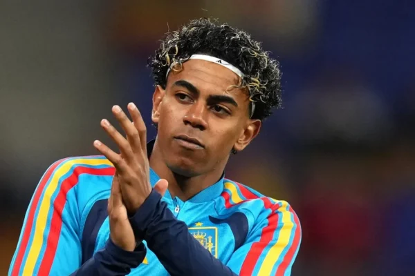 Yamal rasga elogios a Neymar: ‘Adoro ver jogar’ antes da Copa