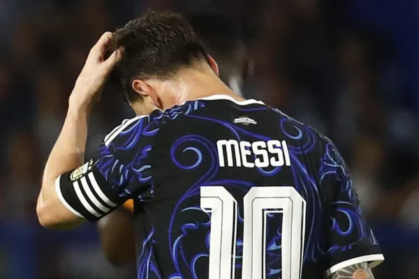 Argentina em alerta: Messi e mais nove jogadores preocupam a duas semanas da Copa