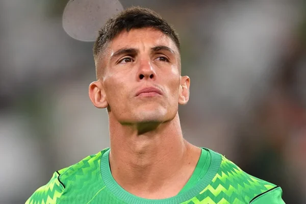Rochet pode perder a vaga para Muslera no Uruguai na estreia da Copa 2026