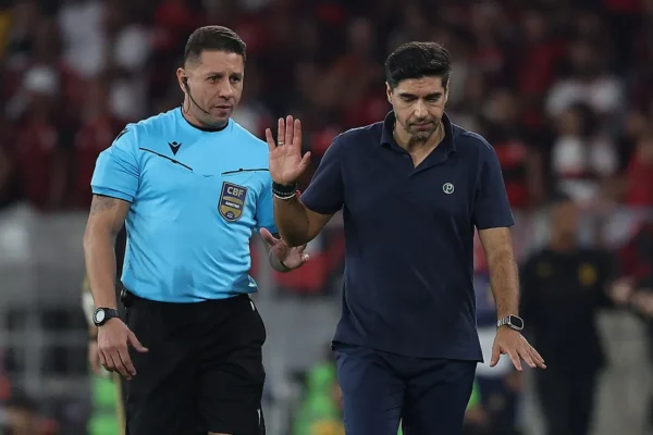 Palmeiras solta nota dura contra arbitragem e detona ‘pseudojornalistas’