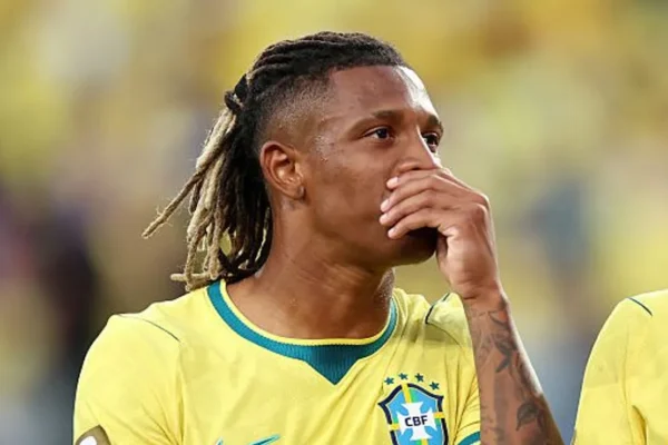Flamengo oferece salário milionário a Danilo e valor choca torcida