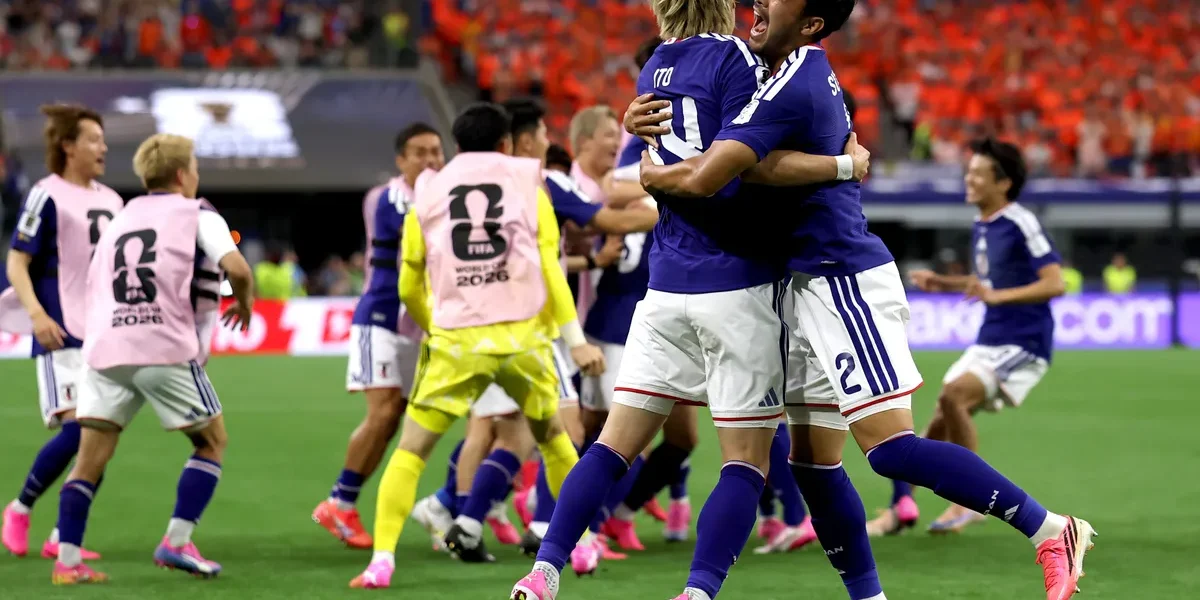 Vídeo: Japoneses param Tóquio para celebrar empate heroico com a Holanda na Copa