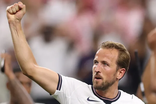 Kane supera CR7 na artilharia das Copas com 9 gols e lidera virada inglesa