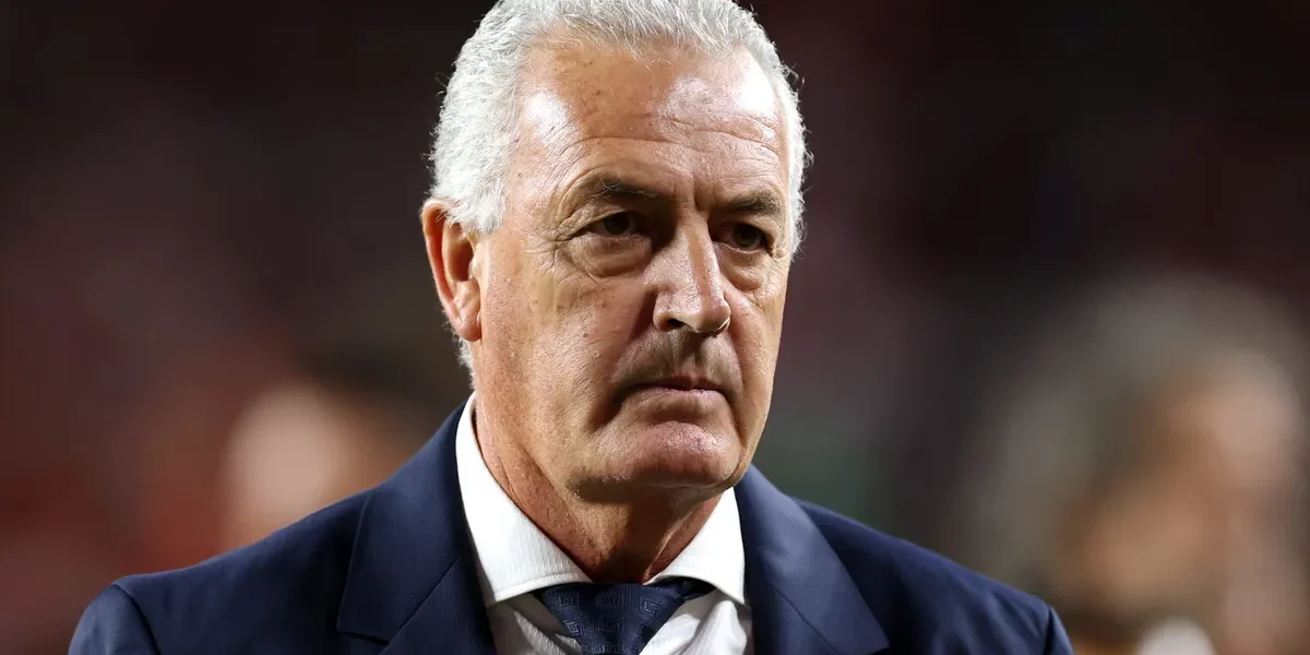 Alfaro detona expulsão de Almirón: “Rigor excessivo na Copa”