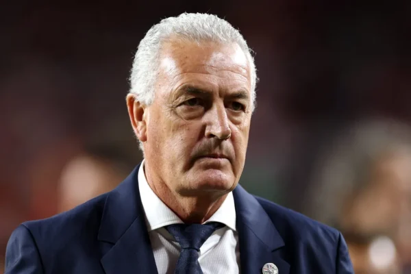 Alfaro detona expulsão de Almirón: “Rigor excessivo na Copa”