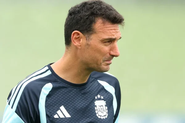 Scaloni ignora polêmica com Ancelotti e minimiza crítica à Argentina