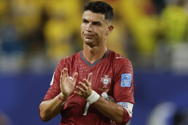 CR7 leva nota baixa e vira alvo de críticas em Portugal após empate com a Colômbia