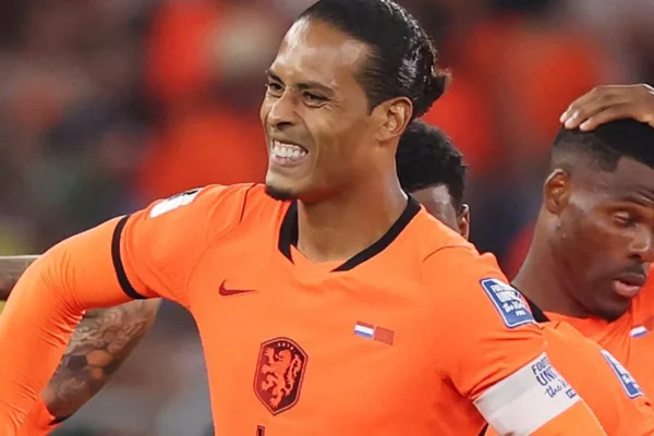 Van Dijk desaba após eliminação da Holanda: ‘Pior momento da carreira’