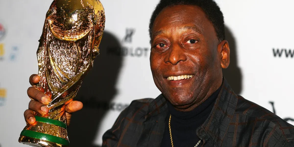 Pelé ganha homenagem com outdoors no México antes da Copa de 2026
