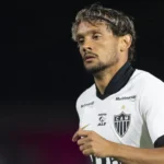 Scarpa no Santos? Meia supera Rollheiser em assistências e pode ser o reforço do Peixe