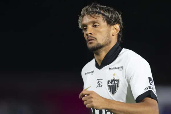 Scarpa no Santos? Meia supera Rollheiser em assistências e pode ser o reforço do Peixe