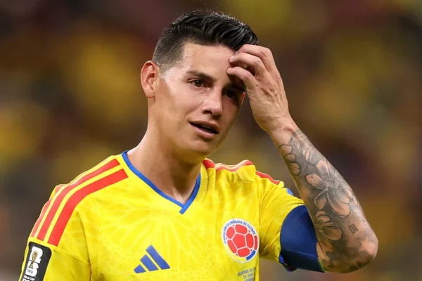 James Rodríguez vira meme ao usar colete de gelo no calor da Copa