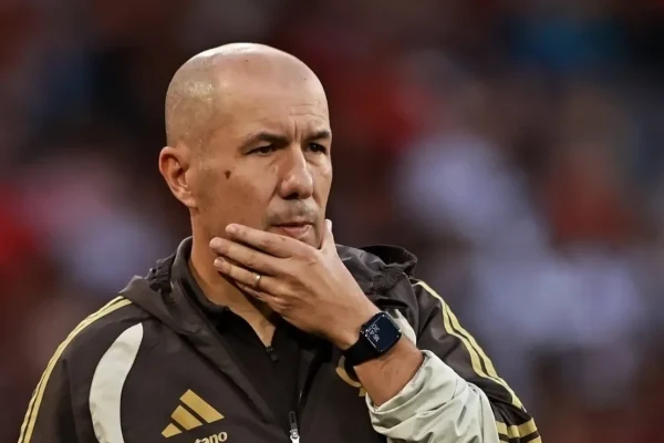Leonardo Jardim pressiona e Flamengo acelera busca por novo cérebro no meio